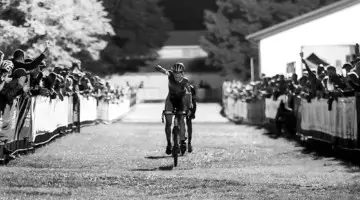 Lander Loockx outkicks Steve Chainel for the Friday Night win at 2019 Jingle Cross. © D. Mable / Cyclocross Magazine