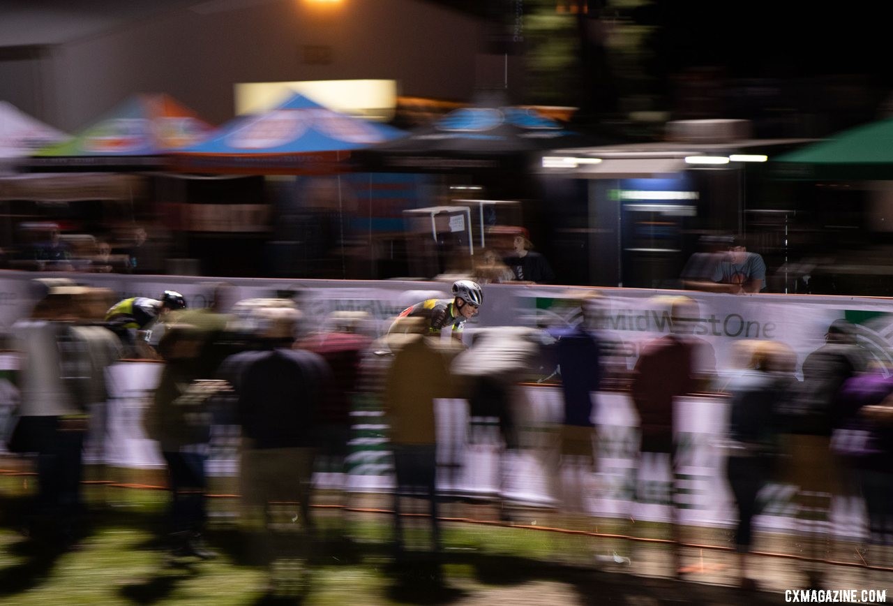 Loockx outkicks Chainel to win the 2019 Jingle Cross Friday Night Elite Men. © A. Yee / Cyclocross Magazine