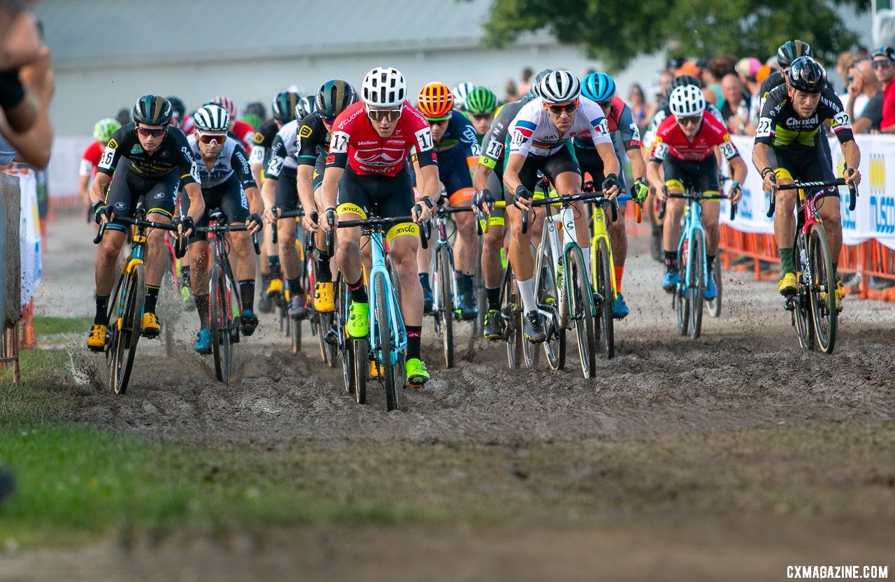 The Elite Men take the start. 2019 Jingle Cross Sunday UCI C1, Elite Men. © A. Yee / Cyclocross Magazine