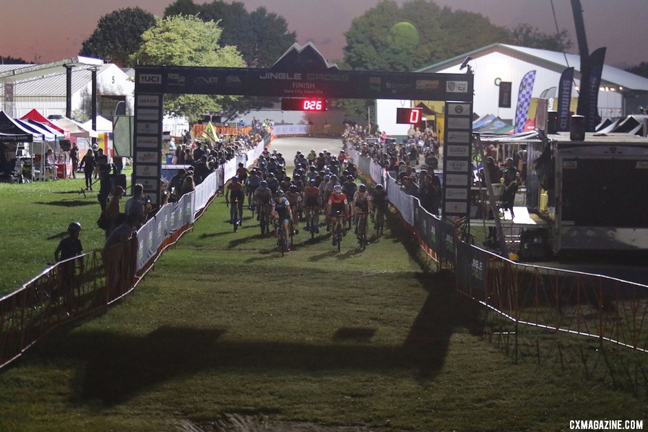 Manon Bakker helps lead out the holeshot Friday night. 2019 Jingle Cross Friday Night Elite Women. © D. Mable / Cyclocross Magazine