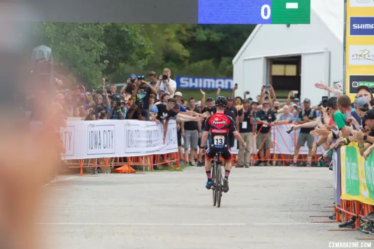 Eli Iserbyt celebrates the win. © L. Northway / Cyclocross Magazine