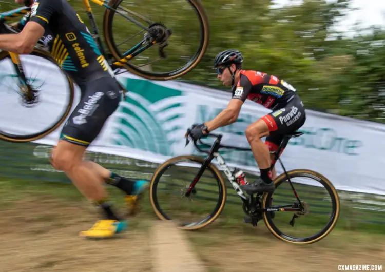 Run or ride? Diether Sweeck choses riding. 2019 Jingle Cross World Cup, Elite Men. © A. Yee / Cyclocross Magazine
