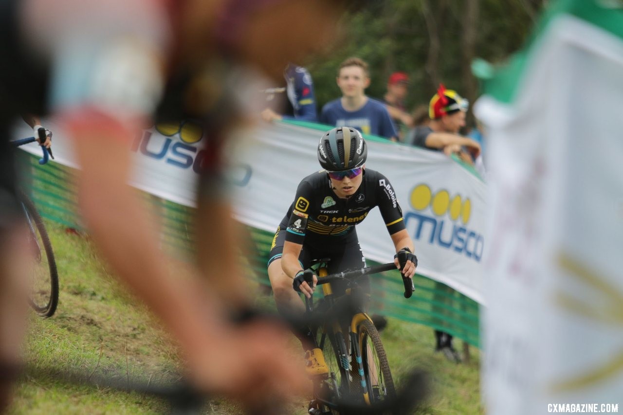 Marthe Truyen, a U23, navigated the descent to 27th. 2019 Jingle Cross World Cup, Elite Women. © D. Mable / Cyclocross Magazine