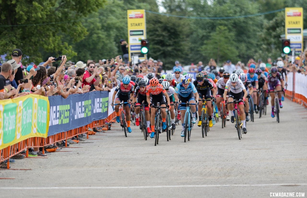 Inga van der Heieden took the holeshot. 2019 Jingle Cross World Cup, Elite Women. © D. Mable / Cyclocross Magazine