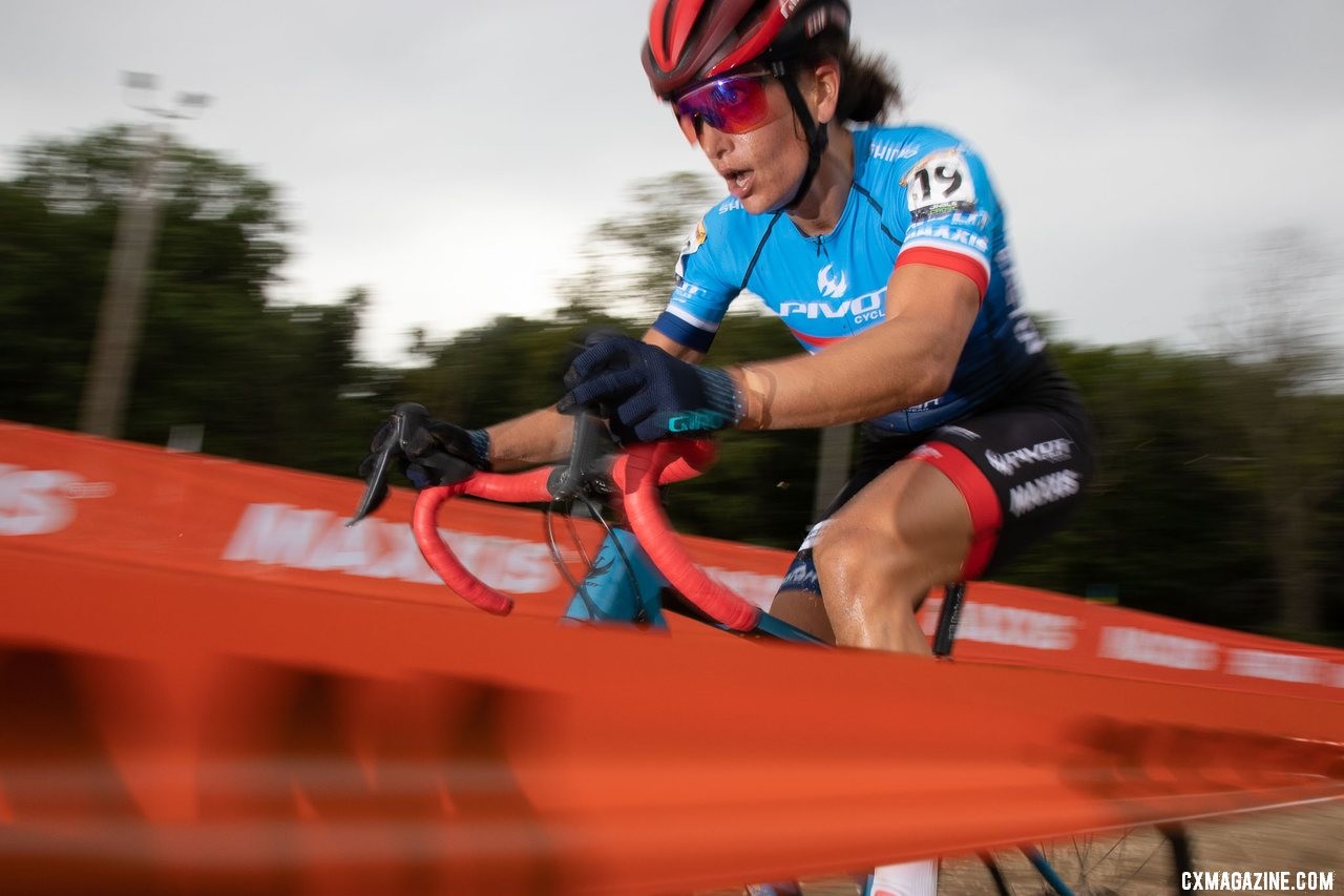 Courtenay McFadden focuses on a clean run through the sand. 2019 Jingle Cross World Cup. Elite Women. © A. Yee / Cyclocross Magazine