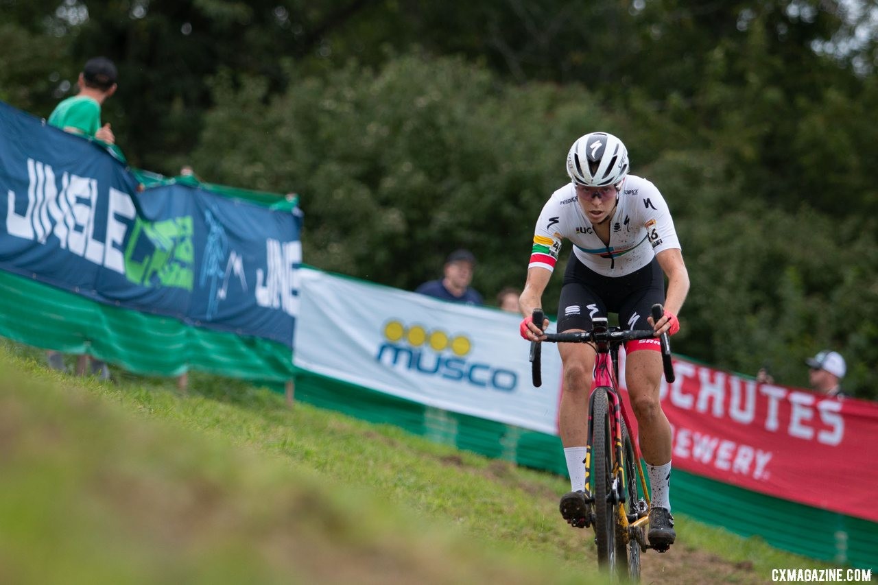 Maghalie Rochette in control early at the 2019 Jingle Cross World Cup. Elite Women. © A. Yee / Cyclocross Magazine