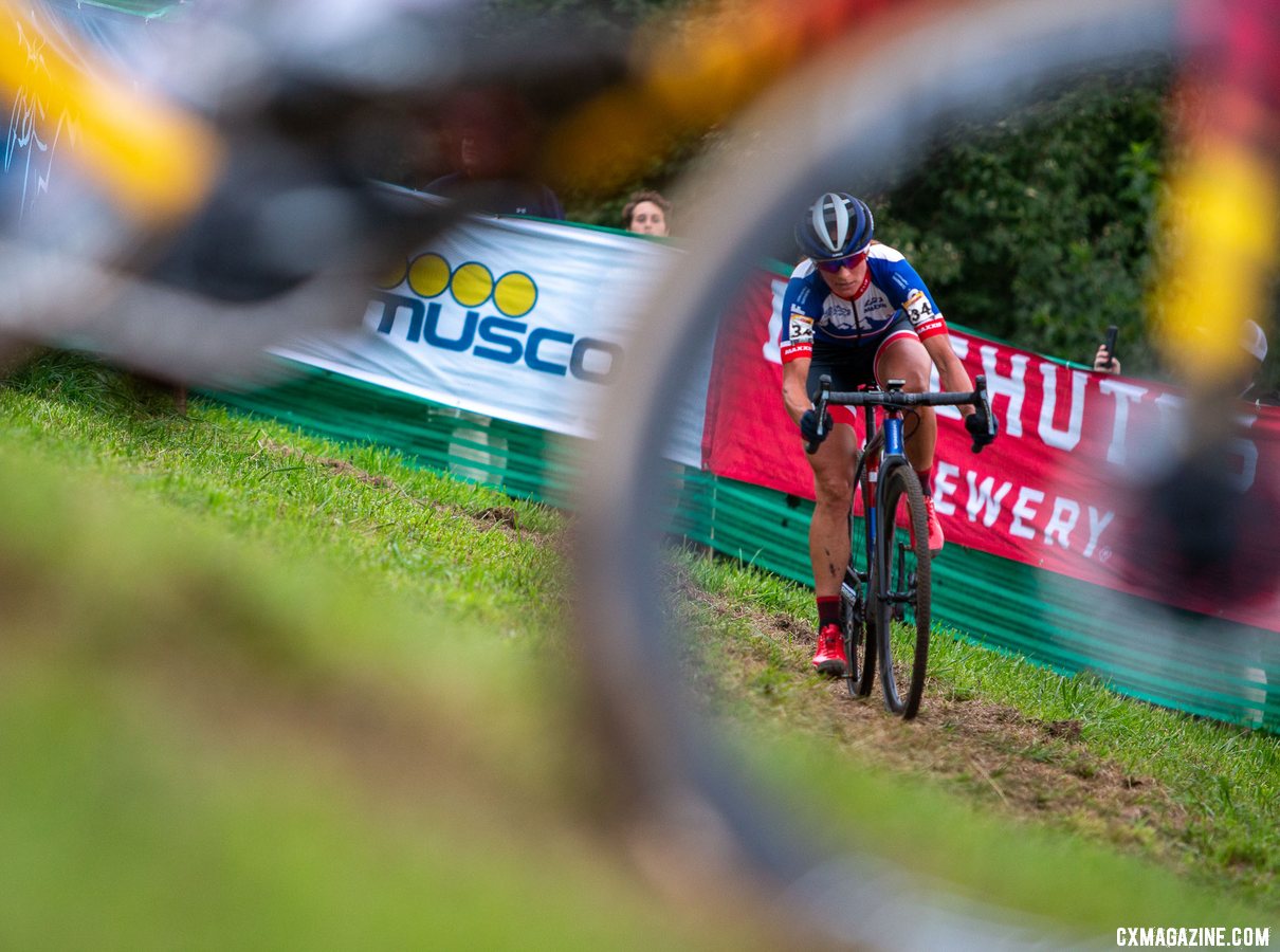 Nash focused in her chase of Rochette. 2019 Jingle Cross World Cup. Elite Women. © A. Yee / Cyclocross Magazine