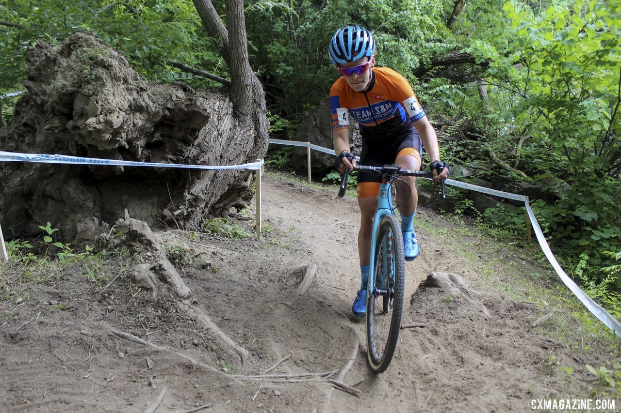 Clara Honsinger works to hold her gap on Keough through Double Trouble. 2019 Rochester Cyclocross Day 1. © Z. Schuster / Cyclocross Magazine