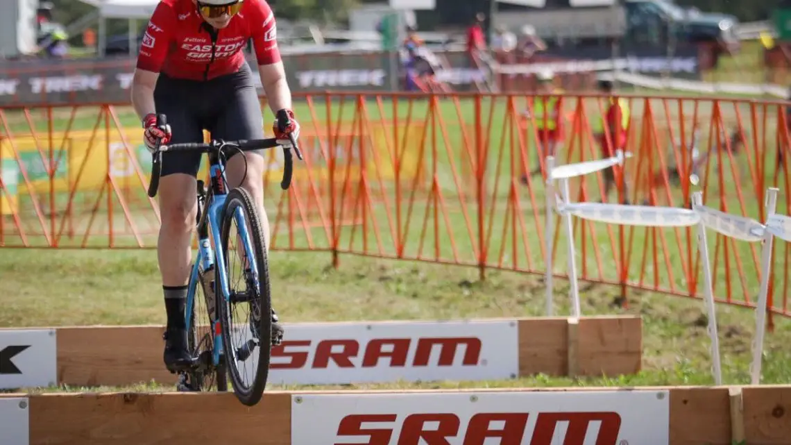 Bridget Tooley hops to her first Helen100 Junior Women's win at the 2019 Trek CX Cup. © D. Mable / Cyclocross Magazine