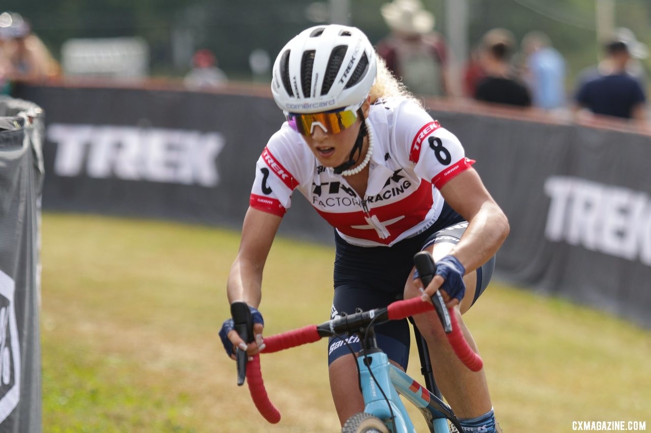 Jolanda Neff sent it in Lap 4 and rode to a win. Elite Women, 2019 Trek CX Cup. © D. Mable / Cyclocross Magazine