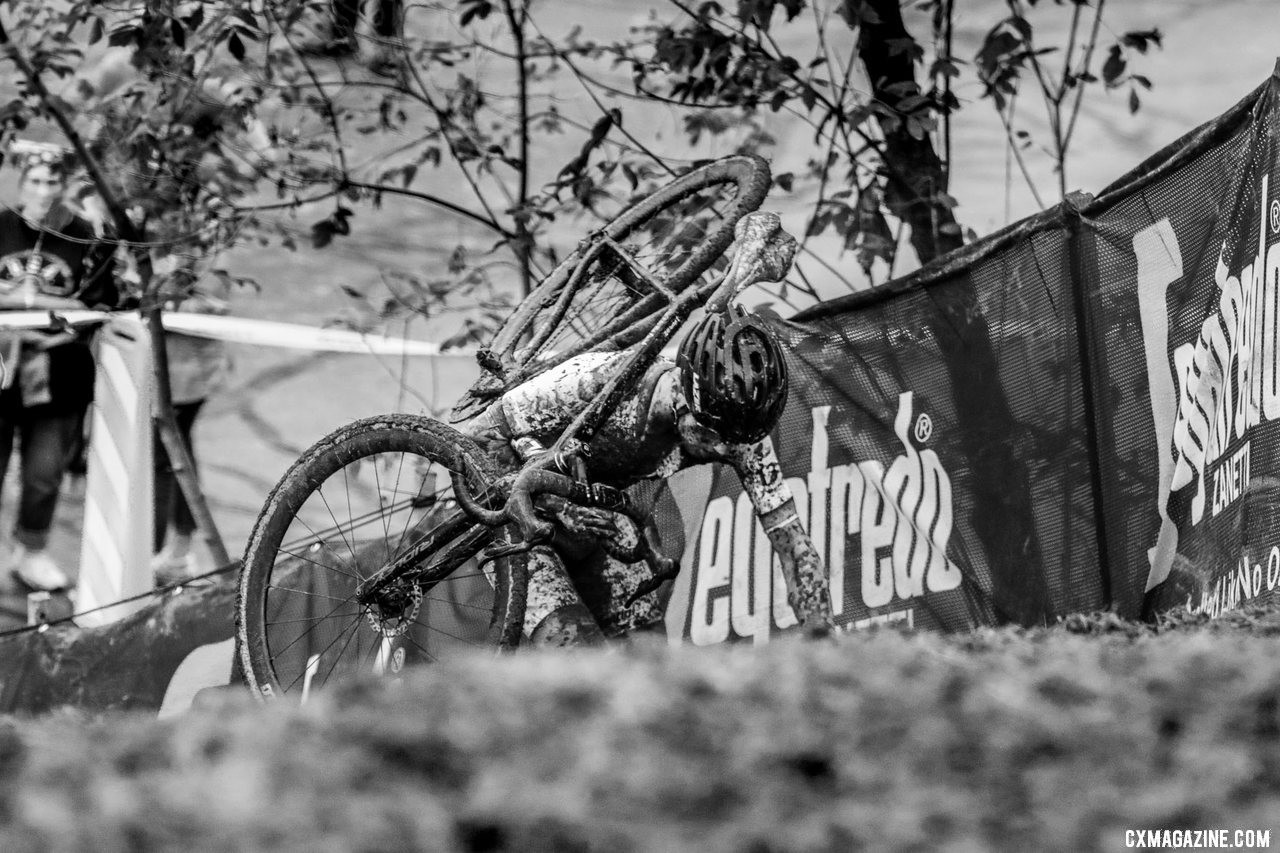 Iserbyt climbed his way back to the front, and never looked back. 2019 World Cup Waterloo, Elite Men. © D. Mable / Cyclocross Magazine