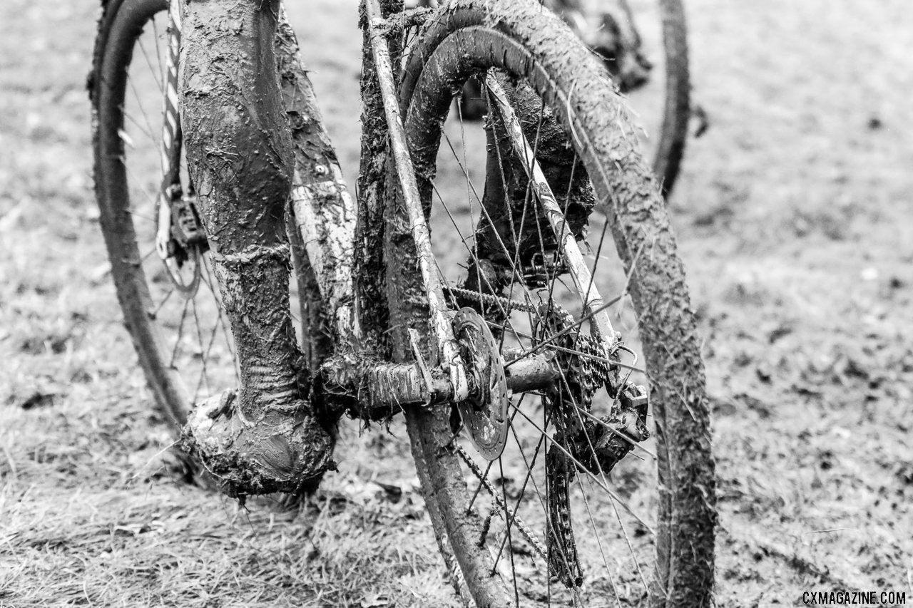 It was a day to rival any Belgian muddy race. The pits were busy washing bikes like Kerry Werner's (pictured). 2019 World Cup Waterloo, Elite Men. © D. Mable / Cyclocross Magazine