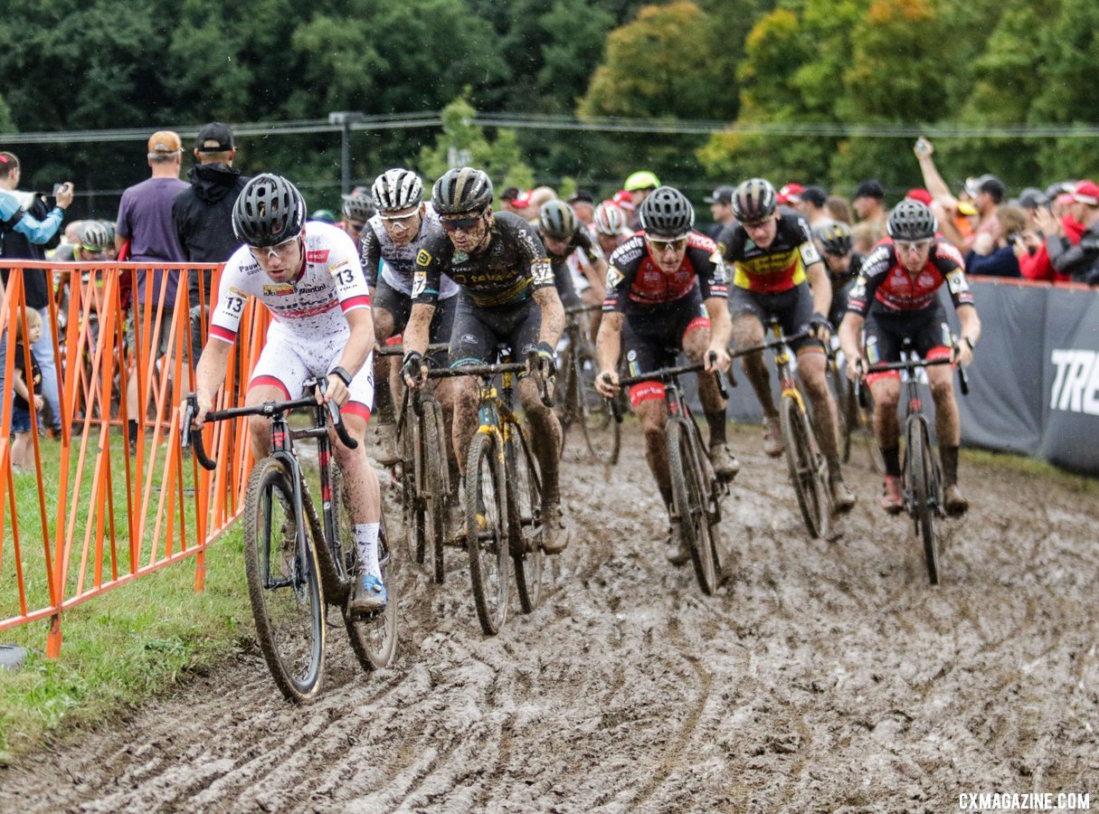 Iserbyt grabbed the holeshot, lost the lead and then took it back for good. 2019 World Cup Waterloo, Elite Men. © D. Mable / Cyclocross Magazine
