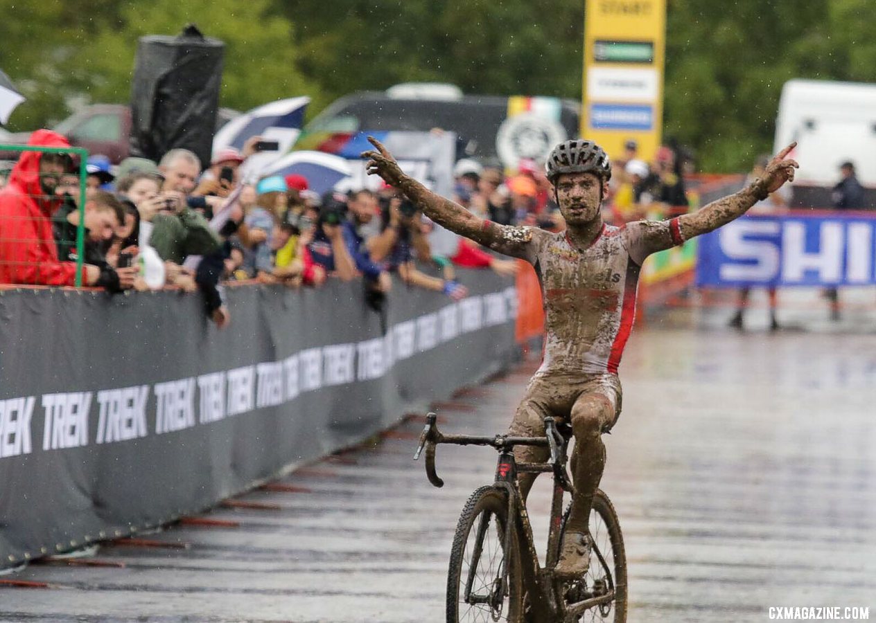 Eli Iserbyt runs away to a 2019 World Cup Waterloo win. Elite Men. © D. Mable / Cyclocross Magazine