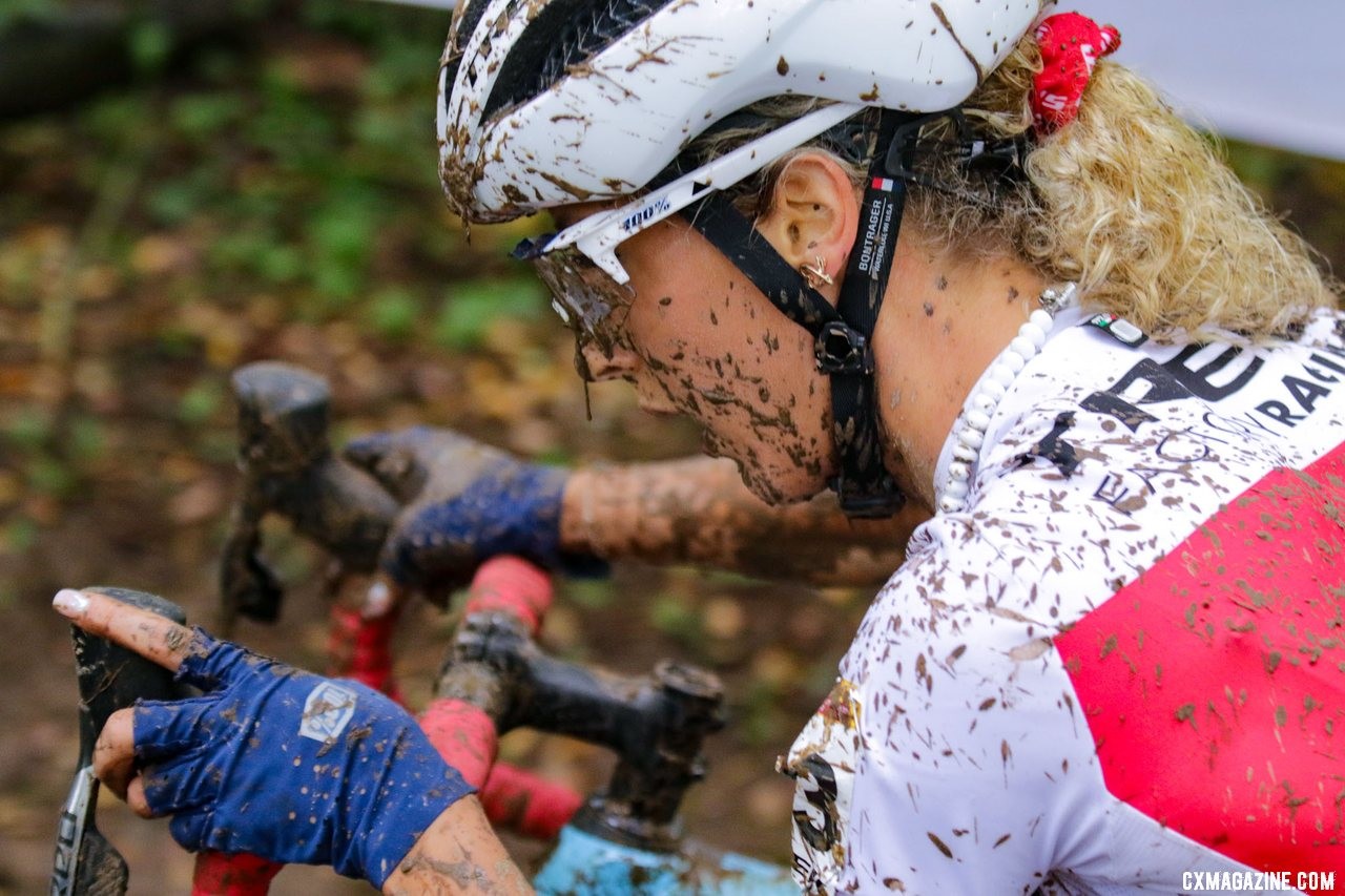 Jolanda Neff was focused during her run all the way to second. 2019 World Cup Waterloo, Elite Women. © D. Mable / Cyclocross Magazine