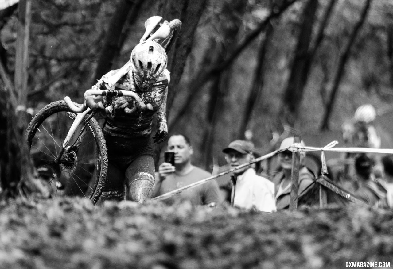Evie Richards got off to a strong start and pushed Katerina Nash at the front. 2019 World Cup Waterloo, Elite Women. © D. Mable / Cyclocross Magazine