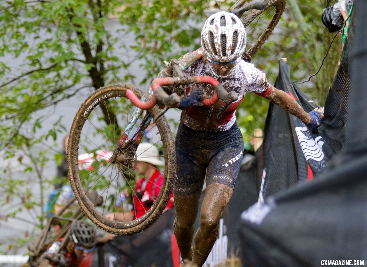 Jolanda Neff was on the move all race picking off rider by rider. 2019 World Cup Waterloo, Elite Women. © D. Mable / Cyclocross Magazine