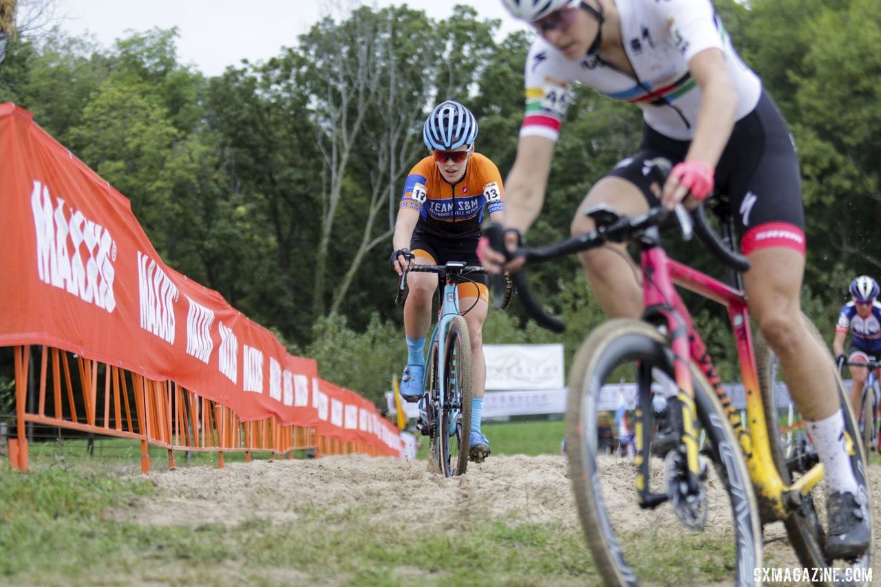 Honsinger made a move through the sand in Lap 4. 2019 Jingle Cross World Cup, Elite Women. © D. Mable / Cyclocross Magazine