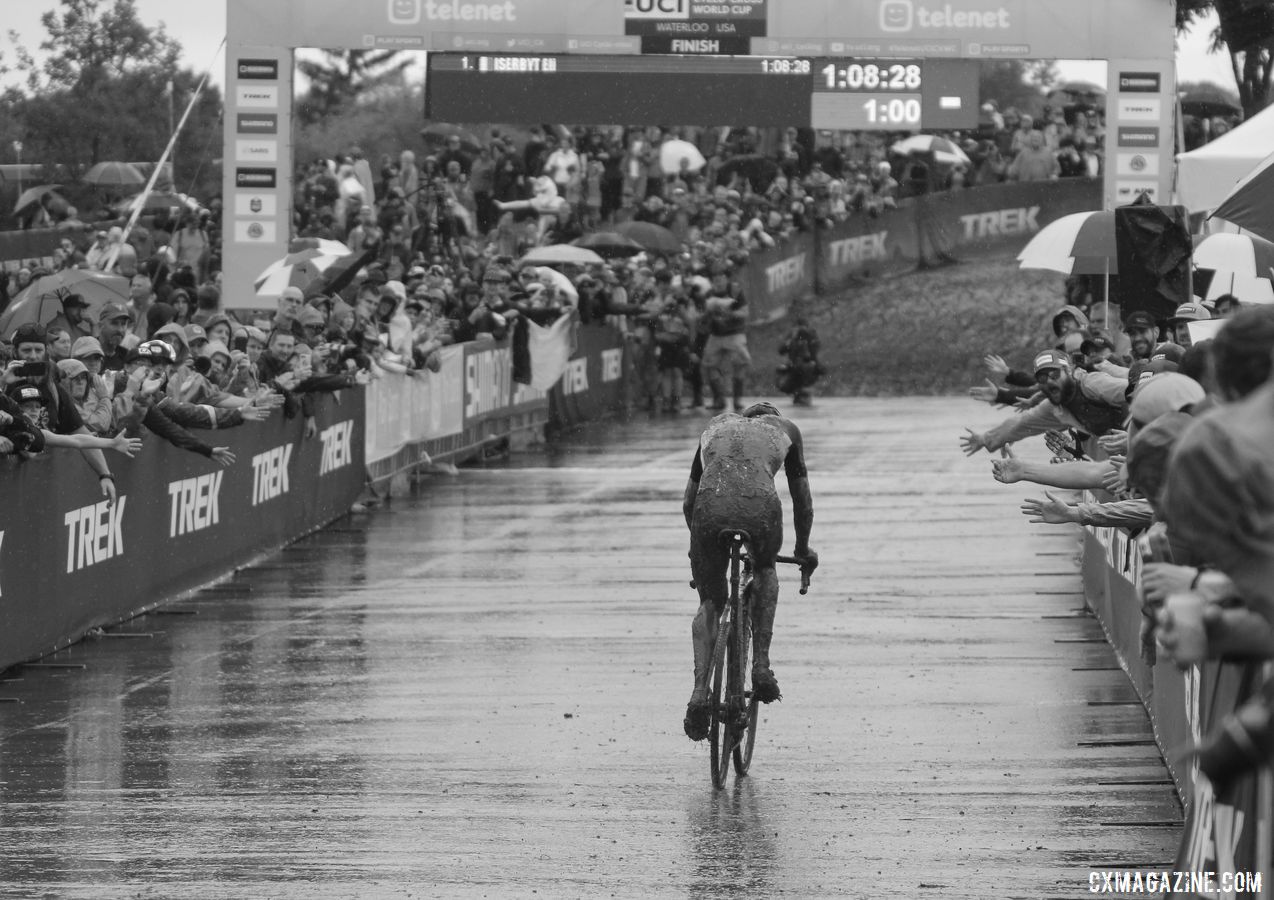 Toon Aerts gave everything he had during his second-place ride on Sunday. Eli Iserbyt was a man of the people in celebrating his World Cup Waterloo win. 2019 World Cup Waterloo. © Z. Schuster / Cyclocross Magazine