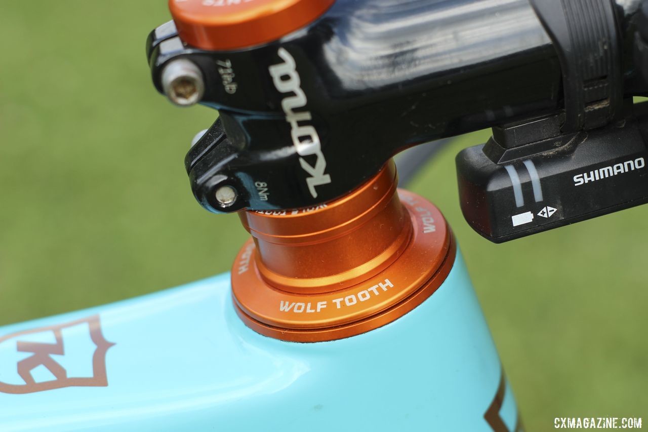 Each Team S&M CX rider has a different colored Wolf Tooth headset. Honsinger got orange. Clara Honsinger's 2019/20 Kona Major Jake. © Z. Schuster / Cyclocross Magazine