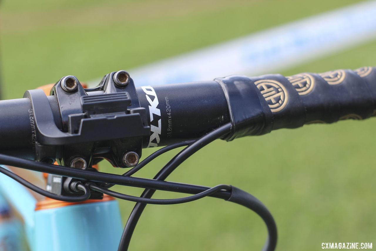 Honsinger runs a 42cm Kona Race Light handlebar. Clara Honsinger's 2019/20 Kona Major Jake. © Z. Schuster / Cyclocross Magazine