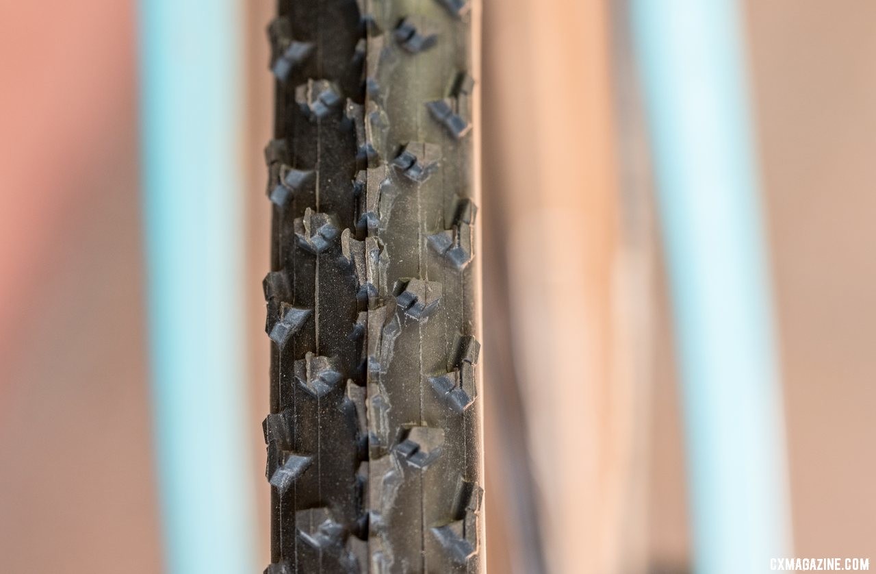 Donnelly's new handmade PDX WC tubeless cyclocross clincher should be as versatile the standard PDX, good in mud and still fast-rolling on hardpack. © C. Lee / Cyclocross Magazine