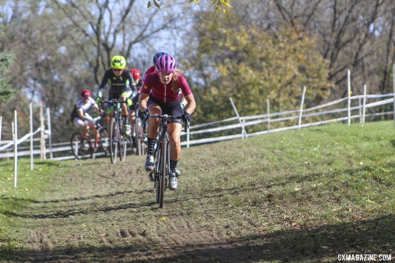 Sydney Guagliardo leads the Elite Women's race early on. 2019 Sunrise Park Cyclocross, Chicago Cross Cup. © Z. Schuster / Cyclocross Magazine