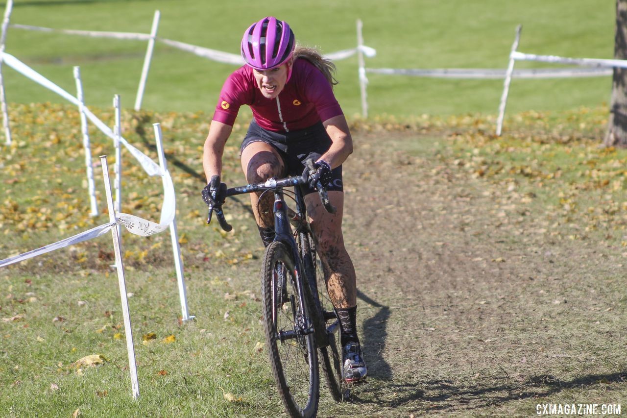 Sydney Guagliardo pushes hard in Lap 2 knowing the Wisconsin girls are behind her. 2019 Sunrise Park Cyclocross, Chicago Cross Cup. © Z. Schuster / Cyclocross Magazine