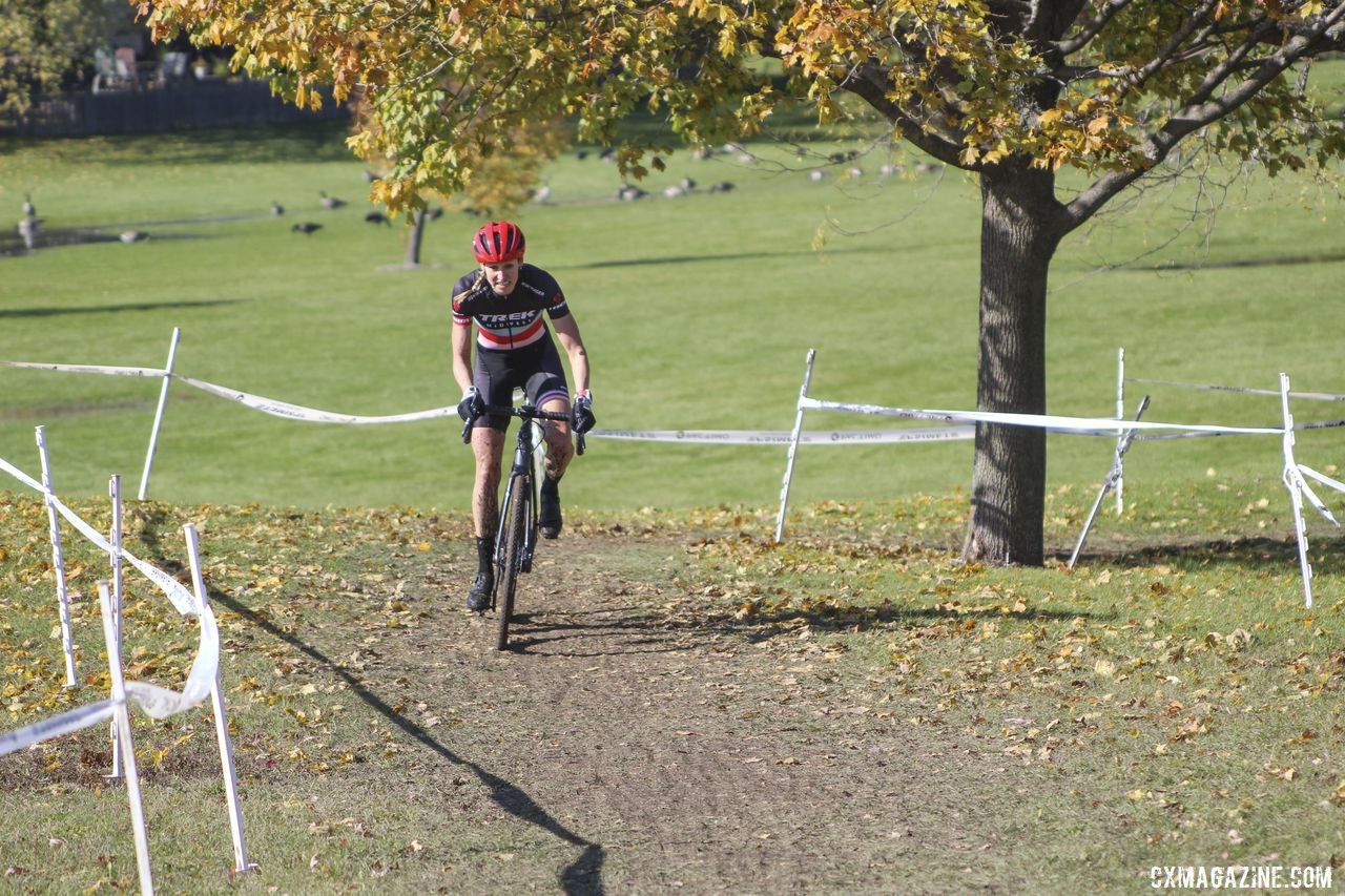 April Beard gives chase of Sydney Guagliardo in Lap 2. 2019 Sunrise Park Cyclocross, Chicago Cross Cup. © Z. Schuster / Cyclocross Magazine