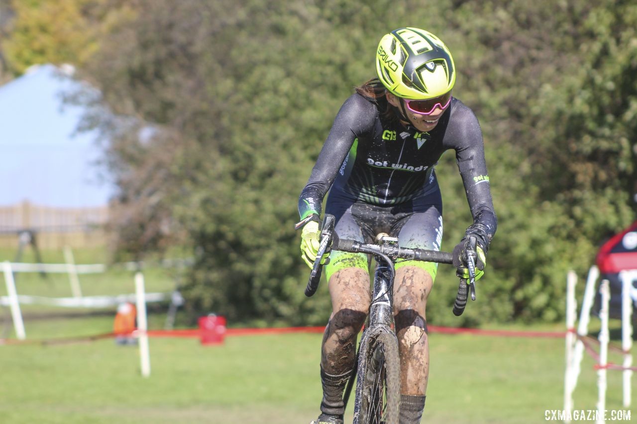 Kae Takeshita pushes up one of the few power hills on the course. 2019 Sunrise Park Cyclocross, Chicago Cross Cup. © Z. Schuster / Cyclocross Magazine