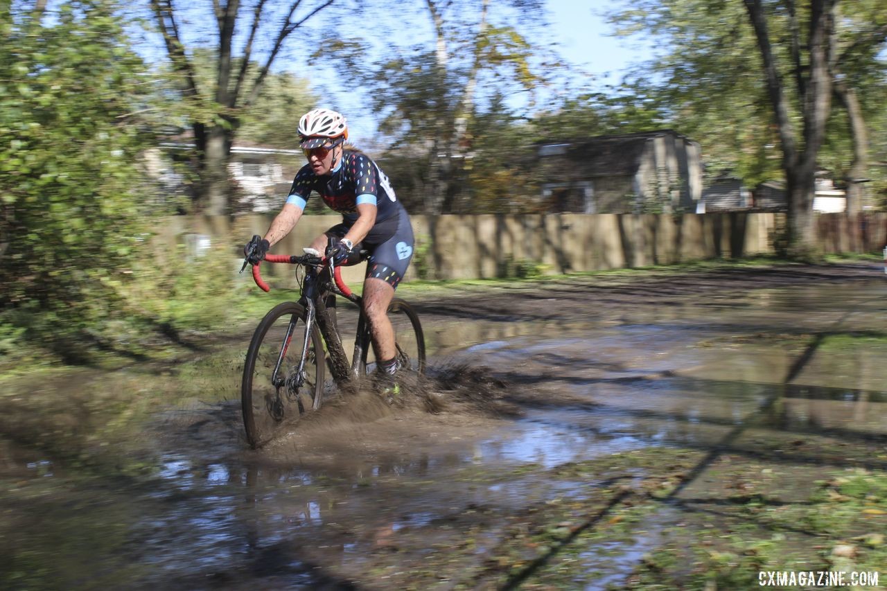 The course featured a literal lake on Sunday. 2019 Sunrise Park Cyclocross, Chicago Cross Cup. © Z. Schuster / Cyclocross Magazine