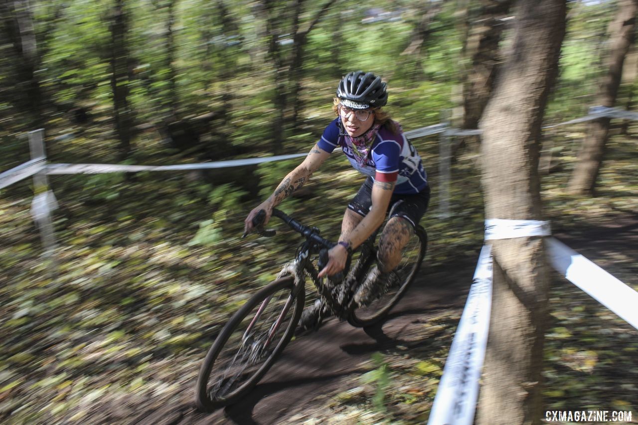 Caitlin Hamer rips through the woods. 2019 Sunrise Park Cyclocross, Chicago Cross Cup. © Z. Schuster / Cyclocross Magazine