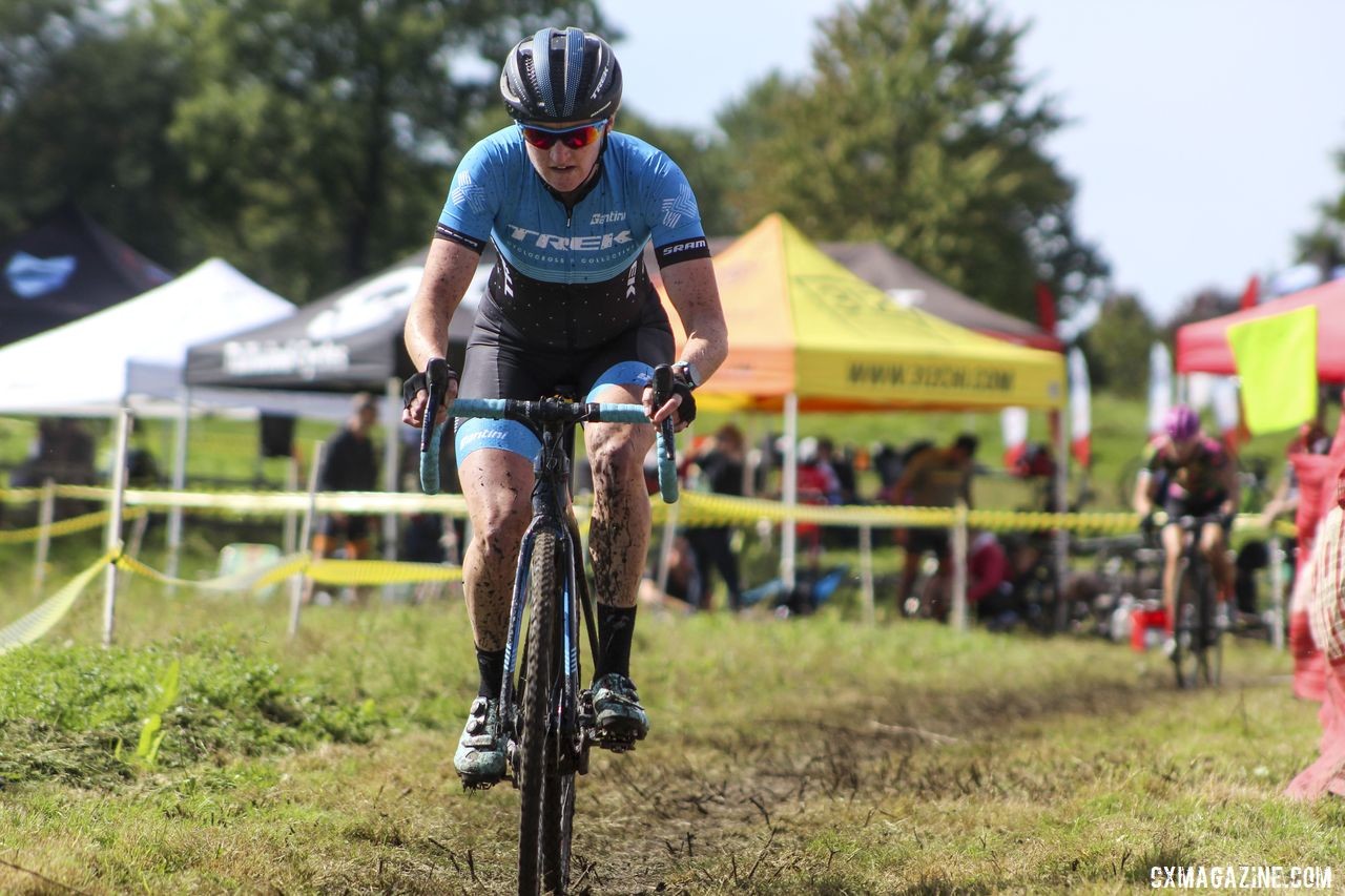 Erin Feldhausen got an early gap on Sydney Guagliardo. 2019 CCC Hopkins Park CX at Indian Lakes. © Z. Schuster / Cyclocross Magazine