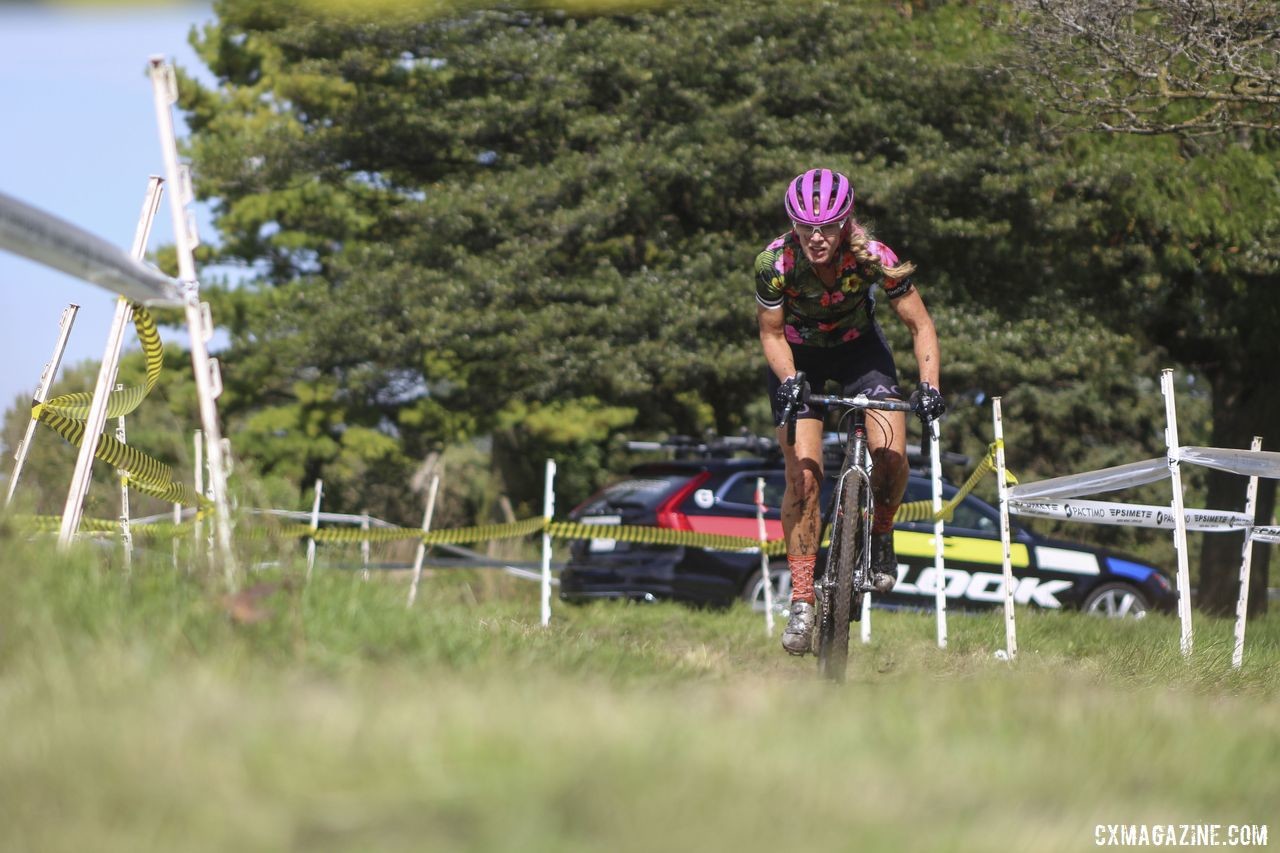 Sydney Guagliado gives chase of Erin Feldhausen early in the race. 2019 CCC Hopkins Park CX at Indian Lakes. © Z. Schuster / Cyclocross Magazine