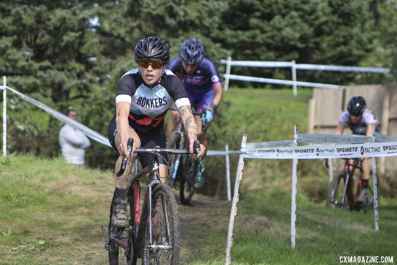 Lauren Wiscomb was in the mix in the battle for 5th early on. 2019 CCC Hopkins Park CX at Indian Lakes. © Z. Schuster / Cyclocross Magazine