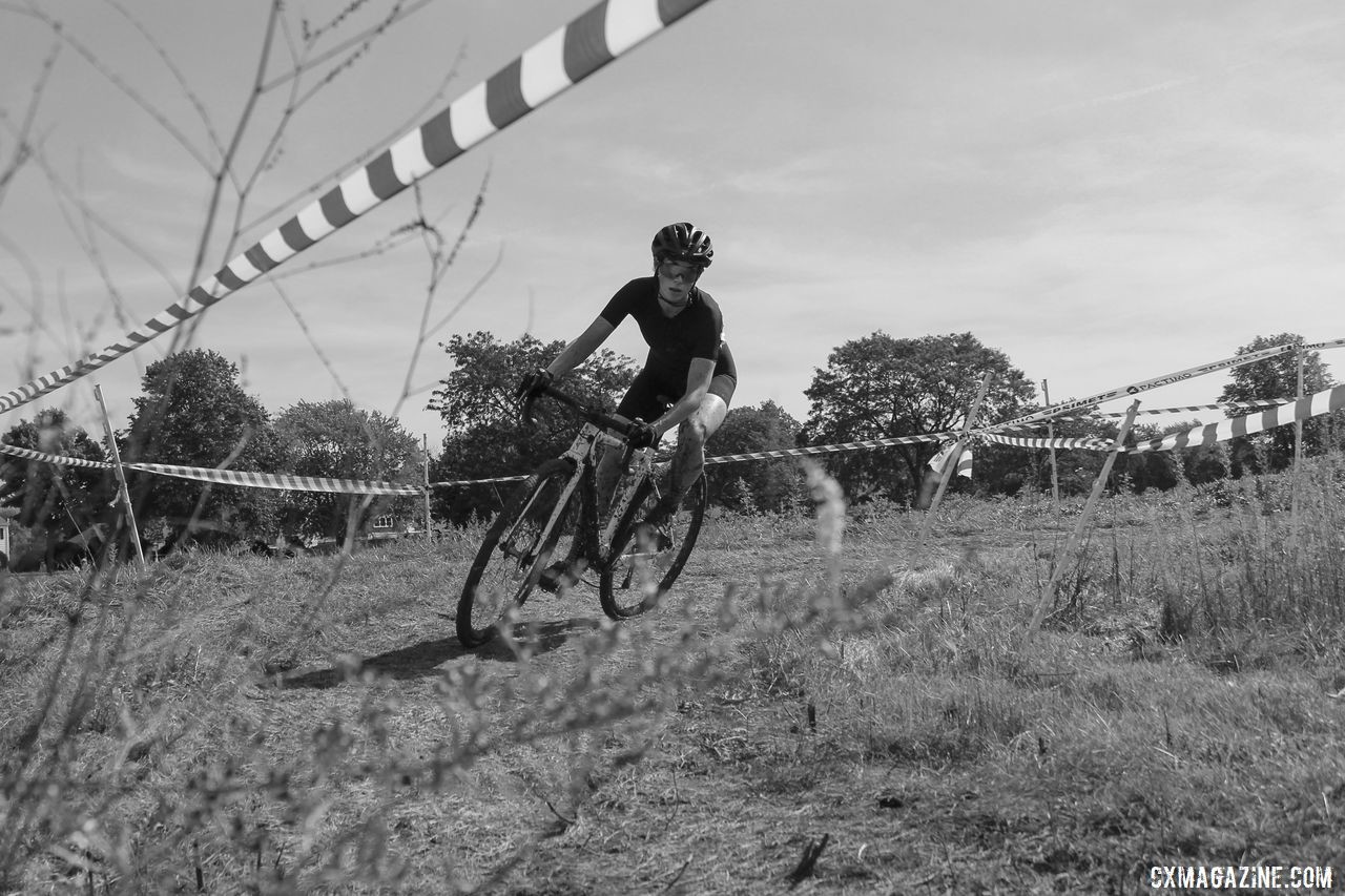 Lauren Harkness rode to a 2nd-place Elite finish. 2019 CCC Hopkins Park CX at Indian Lakes. © Z. Schuster / Cyclocross Magazine