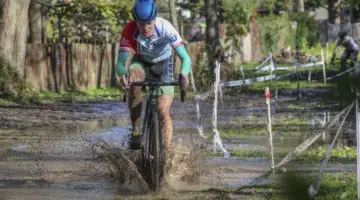 Rory Jack splashes through the lake with a small lead on Tim Strelecki. 2019 Sunrise Park Cyclocross, Chicago Cross Cup. © Z. Schuster / Cyclocross Magazine