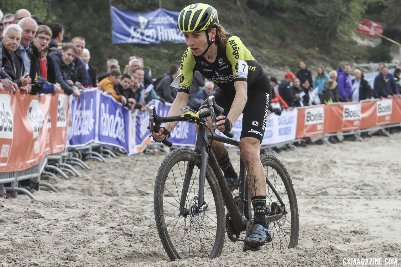 On the drops, Annemiek van Vleuten steers through a rut in the sand. 2019 Superprestige Gieten. © B. Hazen / Cyclocross Magazine