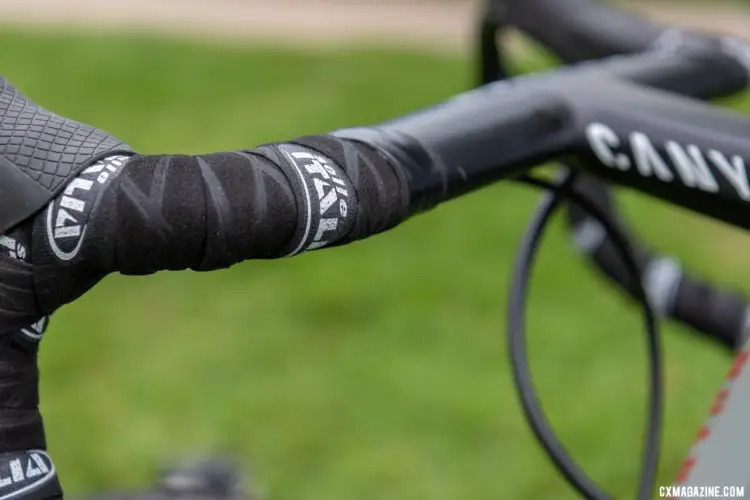 Although Canyon also markets a line of bar tape, Meeusen used tape from Selle Italia. Tom Meeusen's Canyon Inflight CF SLX. © A. Yee / Cyclocross Magazine