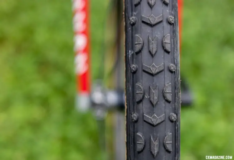 The Typhoon features a chevron pattern similar to Challenge's popular Grifo. Tom Meeusen's Canyon Inflight CF SLX. © A. Yee / Cyclocross Magazine