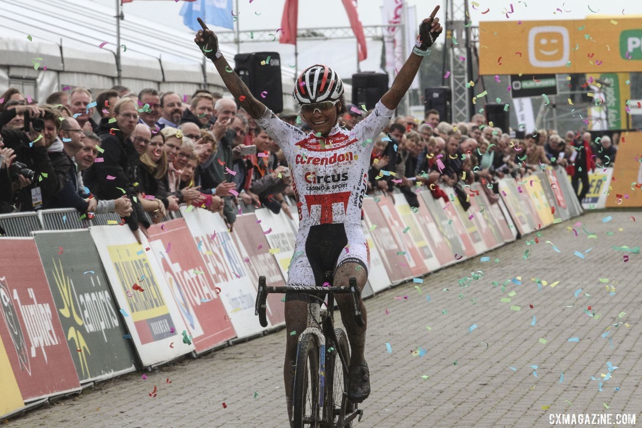 Ceylin del Carmen Alvarado celebrates her win. 2019 Superprestige Gieten. © B. Hazen / Cyclocross Magazine