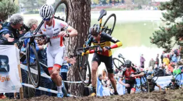 Iserbyt leads Toon Aerts and a group of riders at World Cup Bern. © Steffen Müssiggang