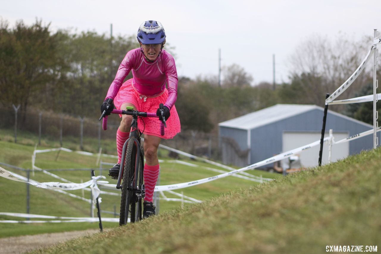 Holly LaVesser finished strong to take second overall. 2019 Cross Fire Halloween Race, Wisconsin. © Z. Schuster / Cyclocross Magazine