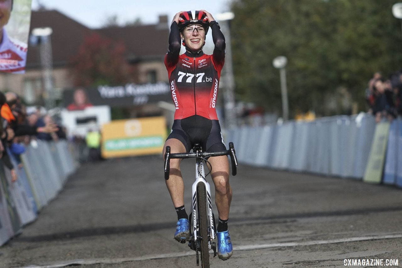 Yara Kastelijn took the Superprestige Gavere win. 2019 Superprestige Gavere. © B. Hazen / Cyclocross Magazine