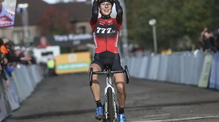 Yara Kastelijn took the Superprestige Gavere win. 2019 Superprestige Gavere. © B. Hazen / Cyclocross Magazine