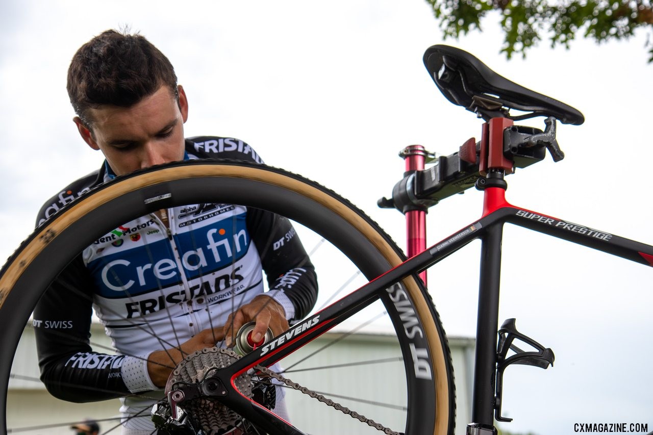 Cleaning the disc brakes and rotors before Jingle Cross. Flying solo in Iowa and Waterloo, Gianni Vermeersch had to do much of his own bike work. © A. Yee / Cyclocross Magazine