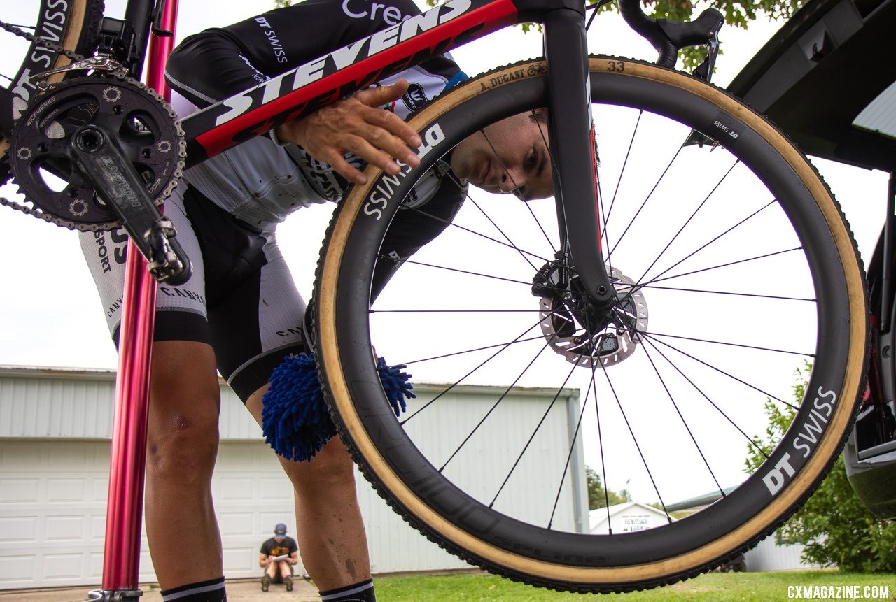 Flying solo in Iowa and Waterloo, Gianni Vermeersch had to do much of his own bike work. © A. Yee / Cyclocross Magazine