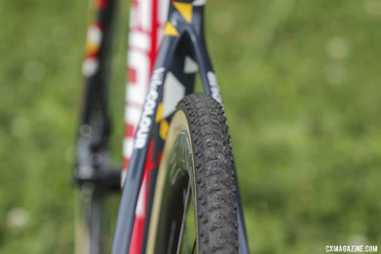 The Vittoria Terreno Wet is a mud tire with siping in the knobs. Michael van den Ham's Canadian Champ Giant TCX Advanced Pro. © D. Mable / Cyclocross Magazine