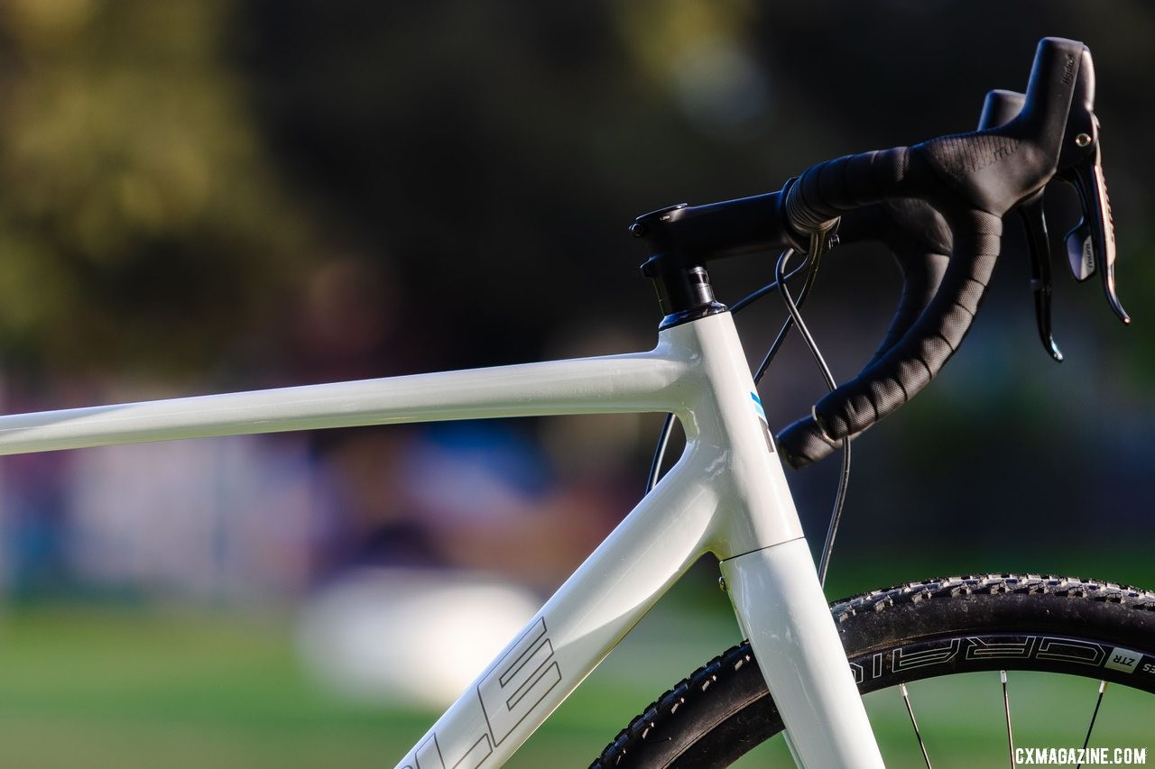 The Noble CX3 alloy cyclocross bike brings a flattened top tube for shouldering comfort. © A. Yee / Cyclocross Magazine