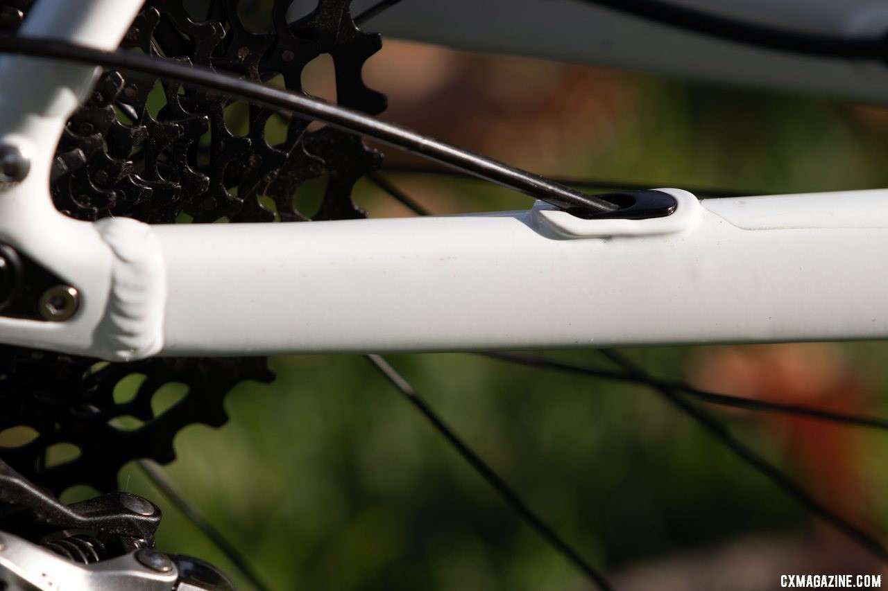 Internal routing offers clean lines. The Noble CX3 alloy cyclocross bike. © A. Yee / Cyclocross Magazine